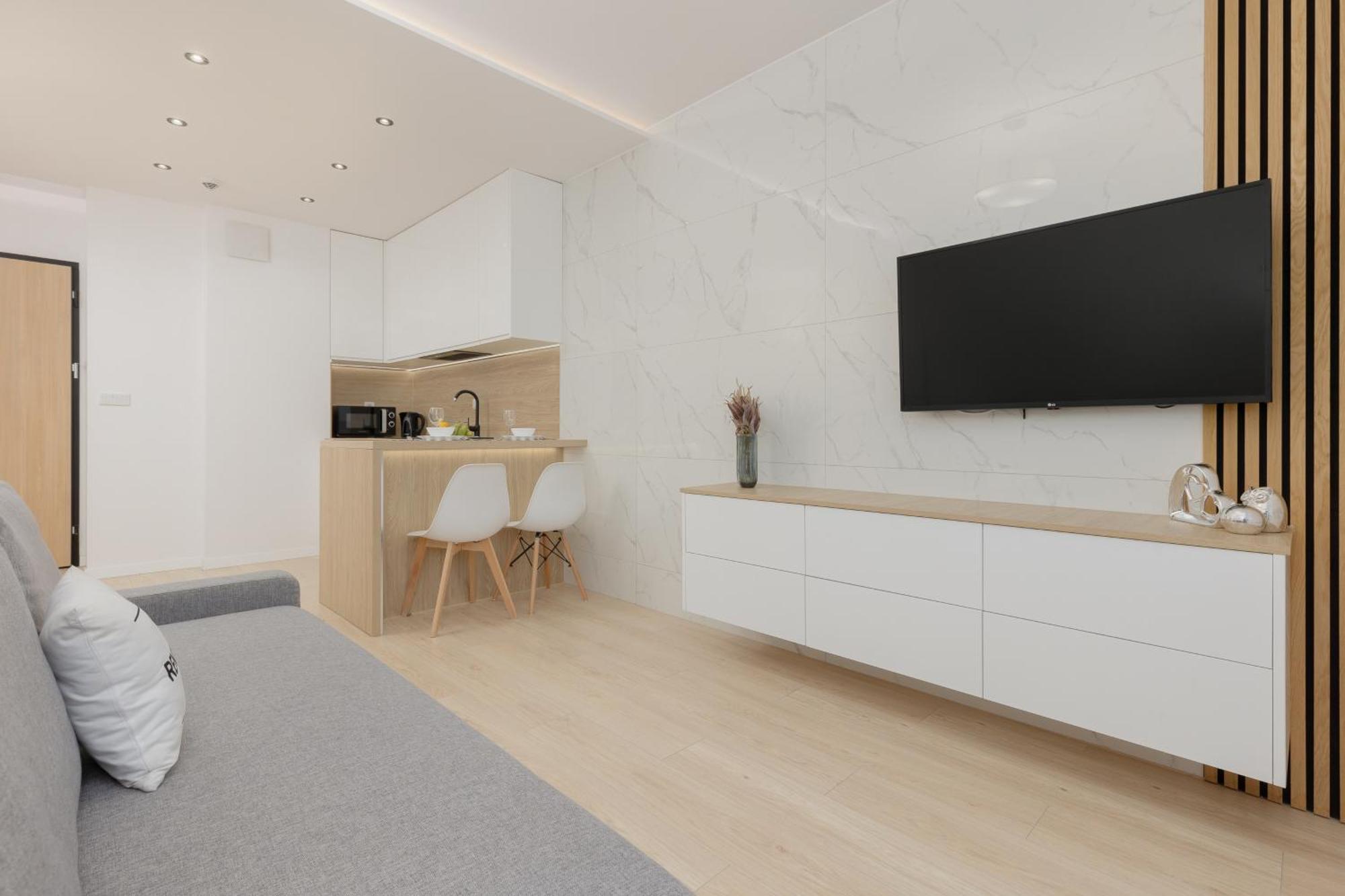 Modern Apartment With Balcony Near Aleje Jerozolimskie By Noclegi Renters 바르샤바 외부 사진